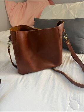 Portland, leather butterfly, bucket